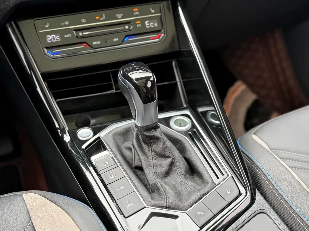 Volkswagen 探岳 GTE — миниатюра 8