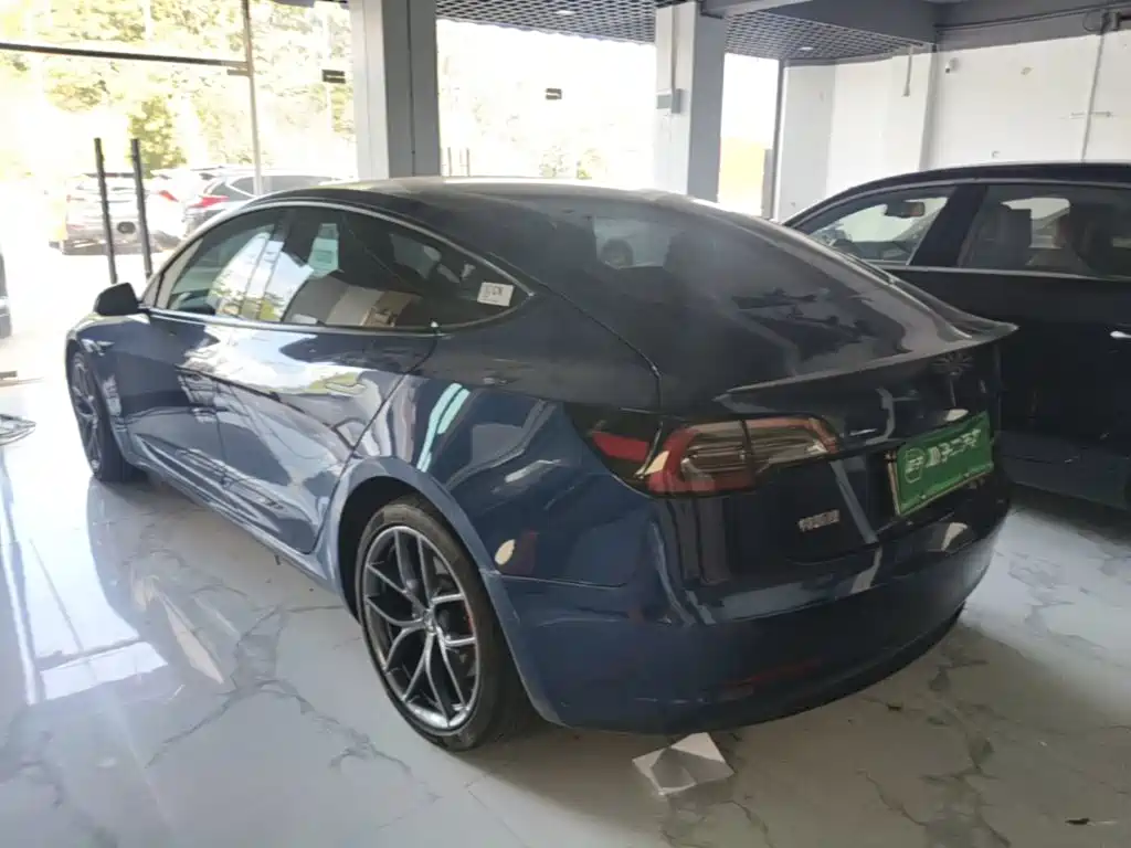 Tesla Model 3 — миниатюра 5