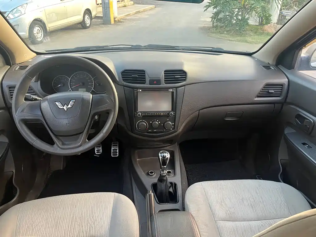 Wuling Hongguang — миниатюра 12