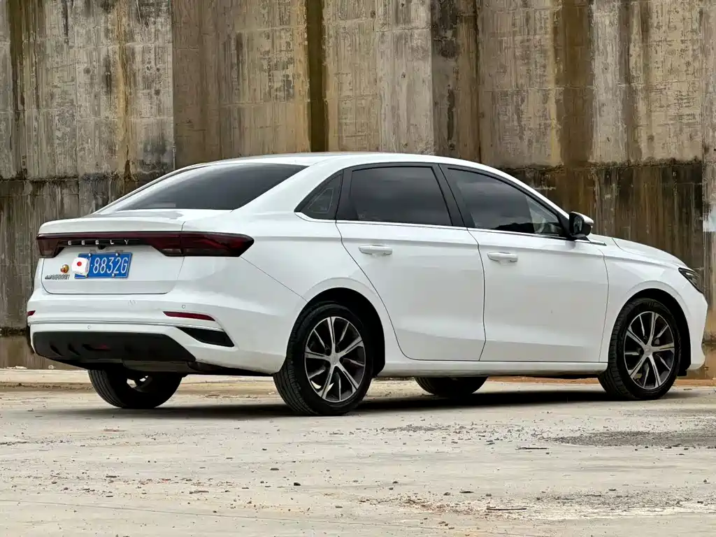 Geely Emgrand — миниатюра 3