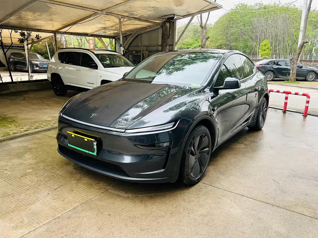 Tesla Model Y 2025