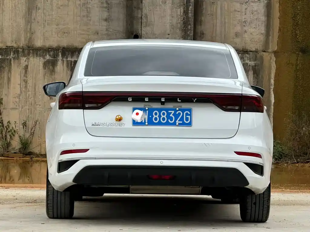 Geely Emgrand — миниатюра 5