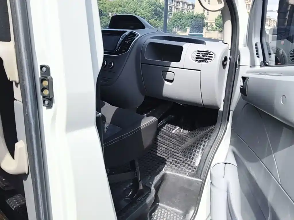 Maxus V80 — миниатюра 9