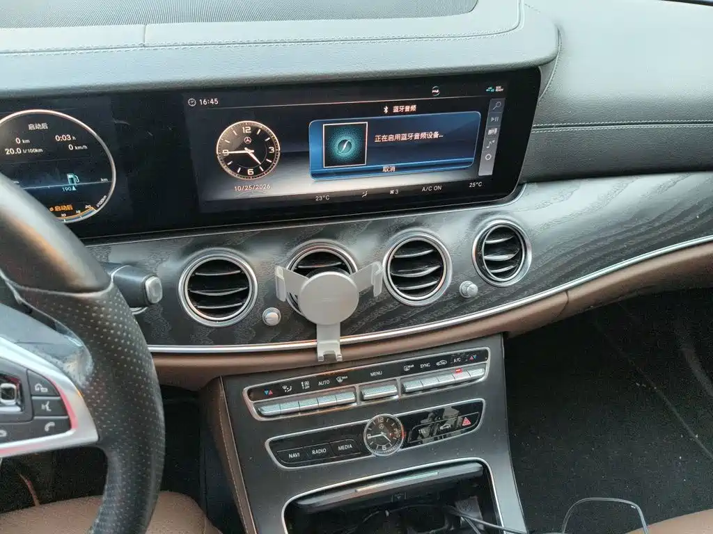 Mercedes-Benz E-Class — миниатюра 14