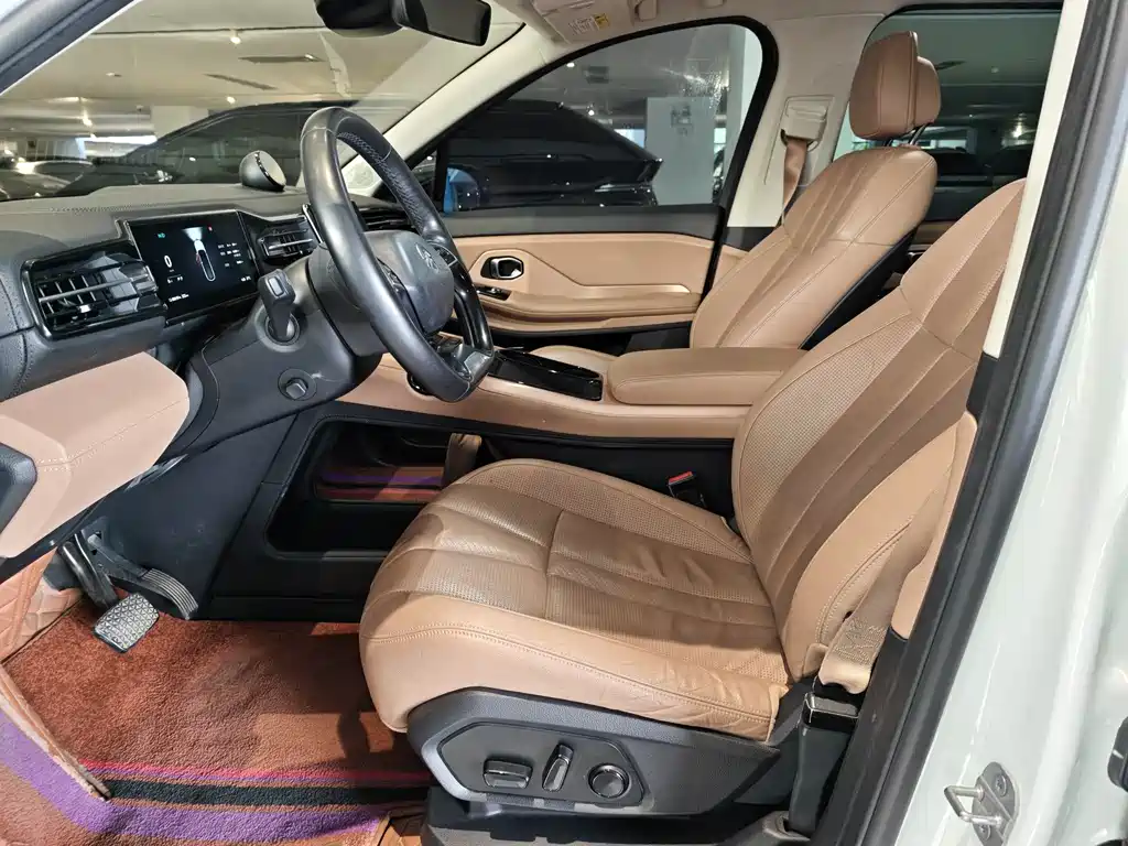 NIO ES8 2018 355KM мест