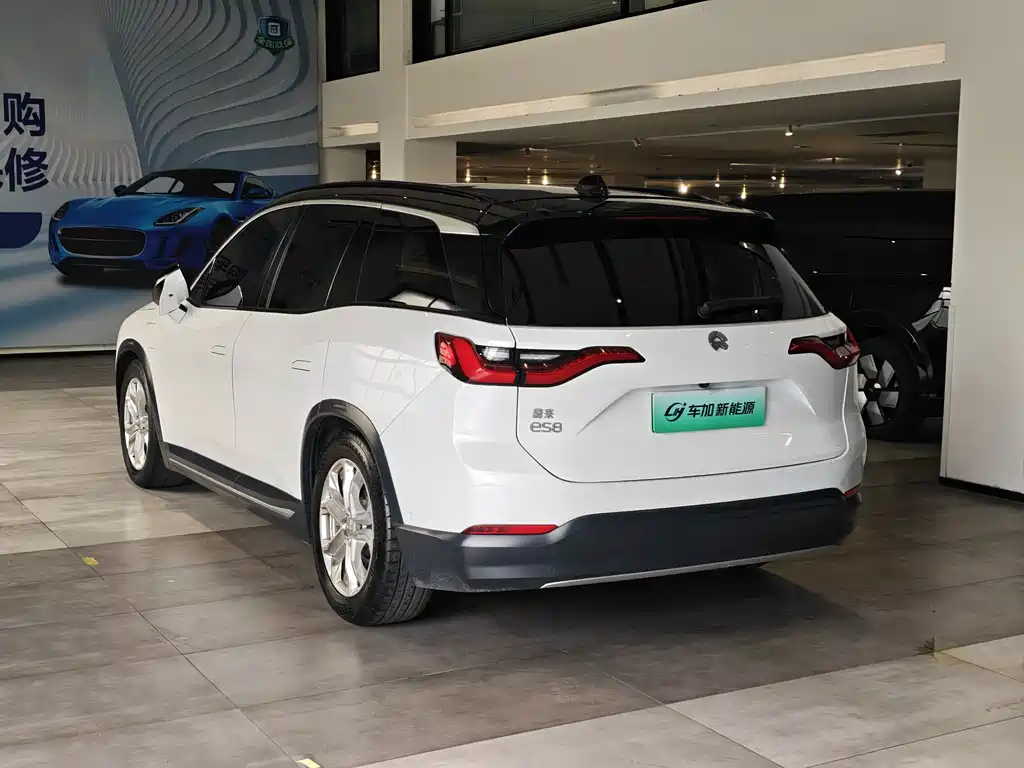 NIO ES8 2018 355KM мест