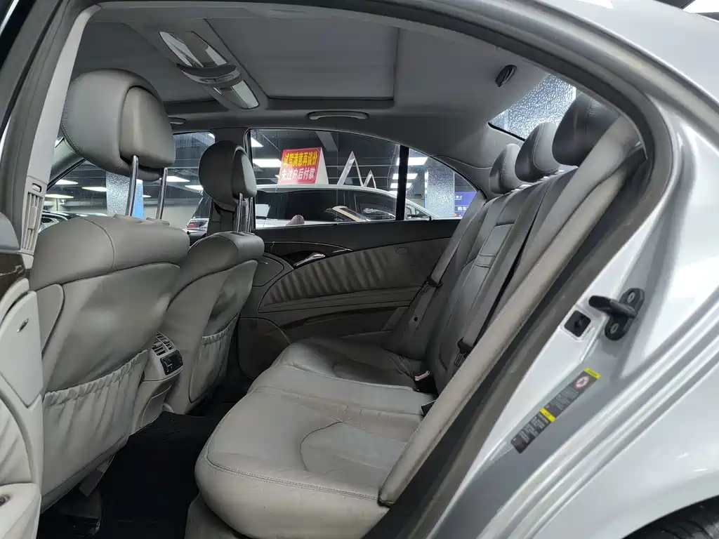 Mercedes-Benz E-Class — миниатюра 12
