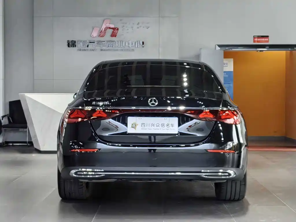 Mercedes-Benz E-Class — миниатюра 6