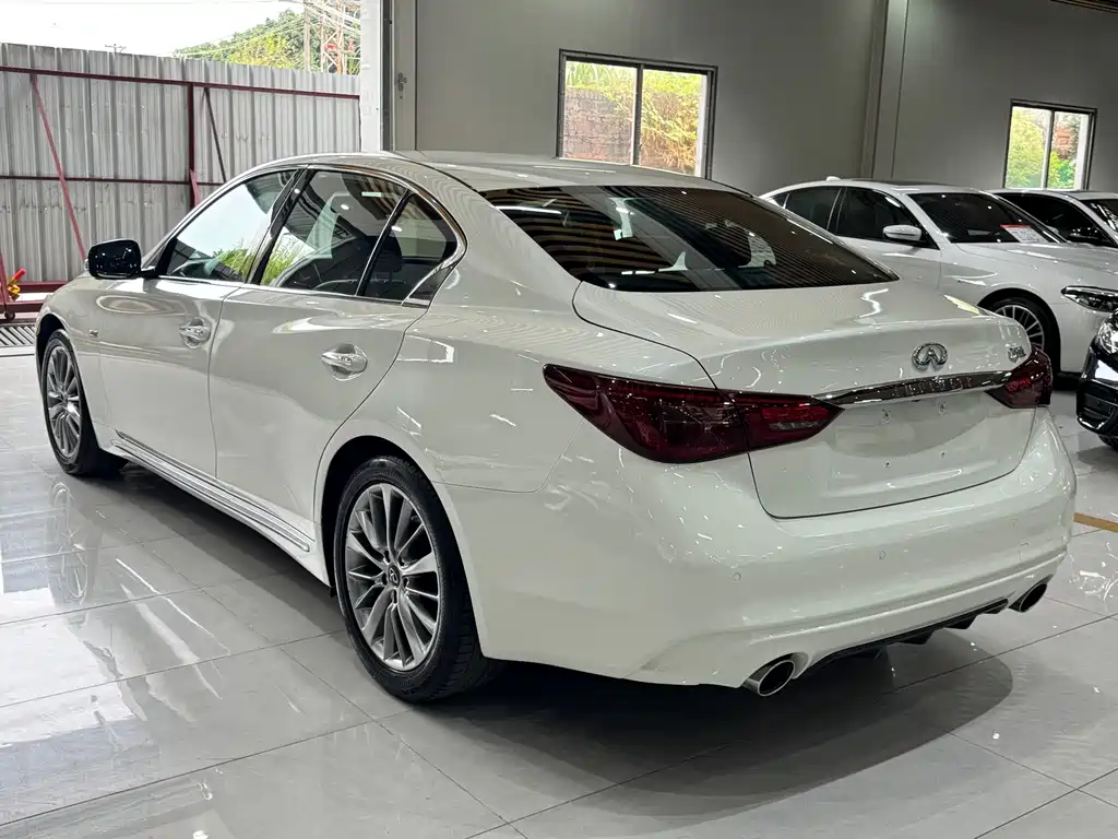INFINITI Q50L