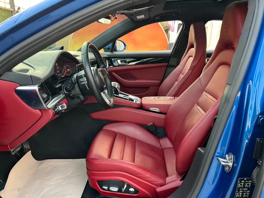 PORSCHE PANAMERA