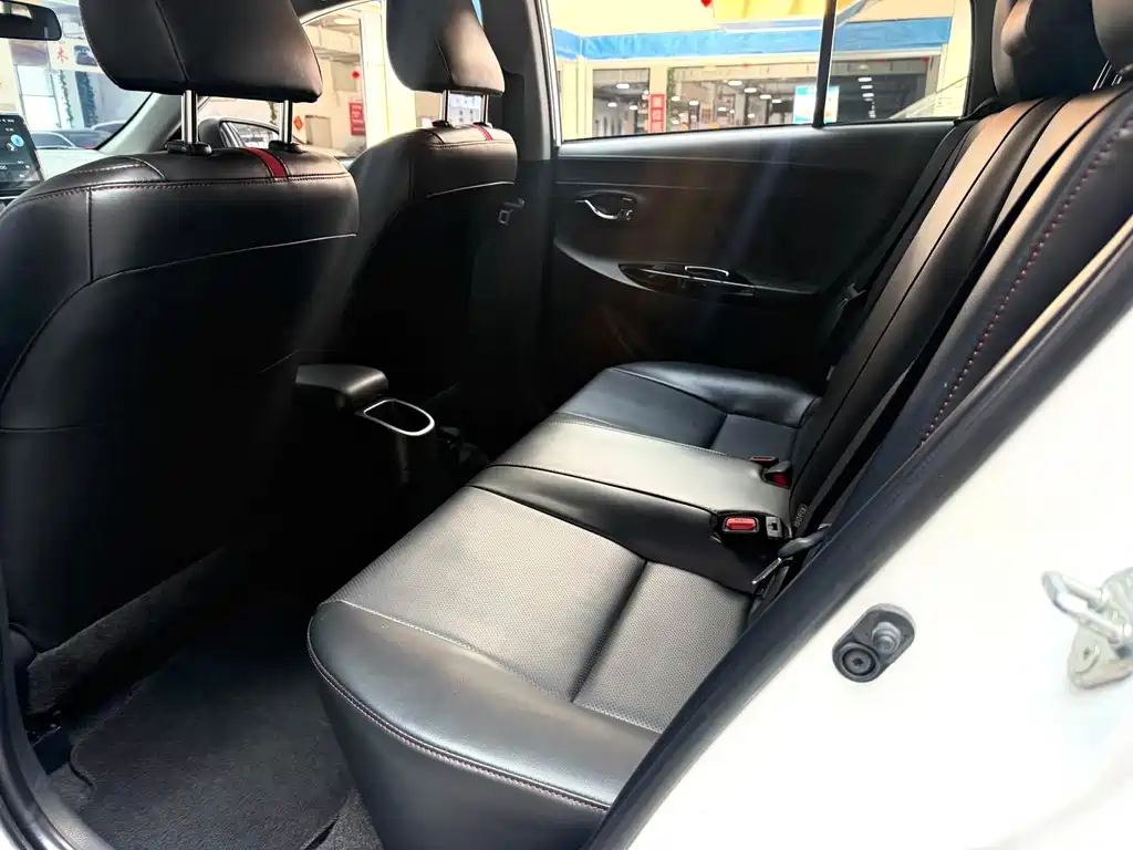 Toyota Yaris L — миниатюра 9