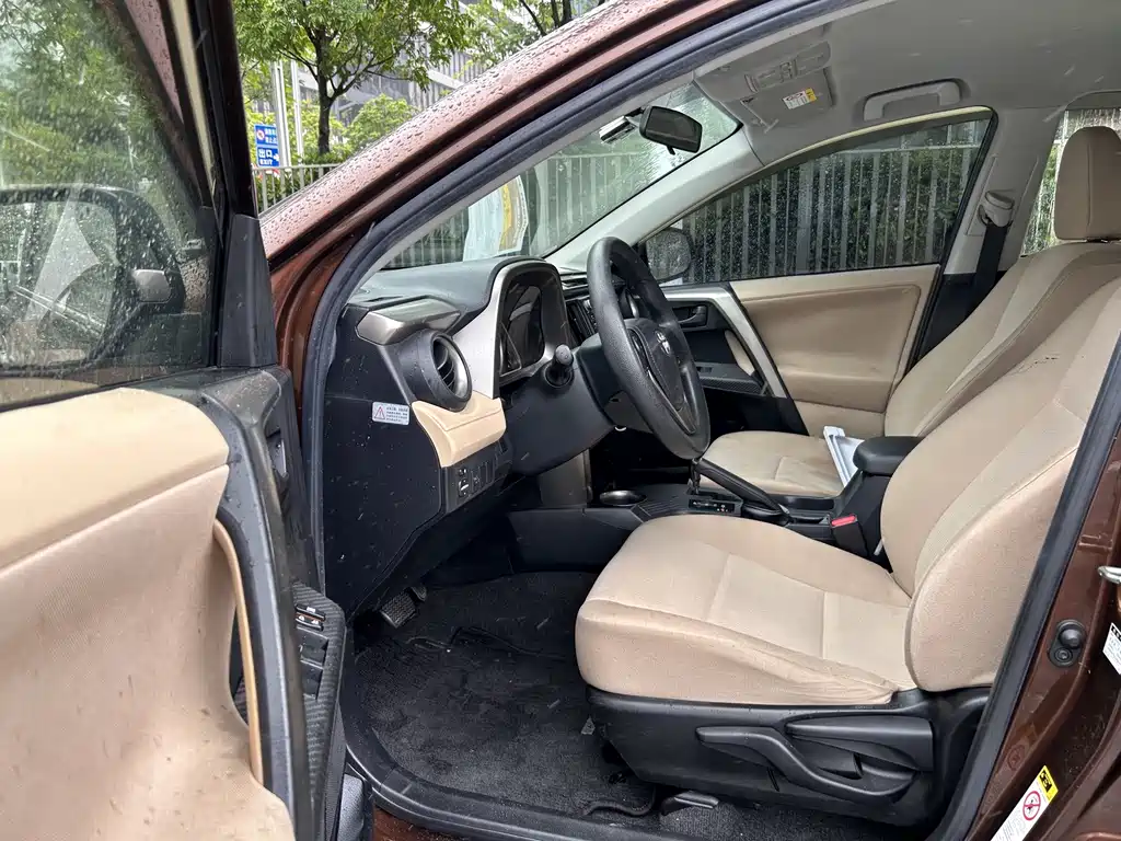 Toyota RAV4 — миниатюра 6