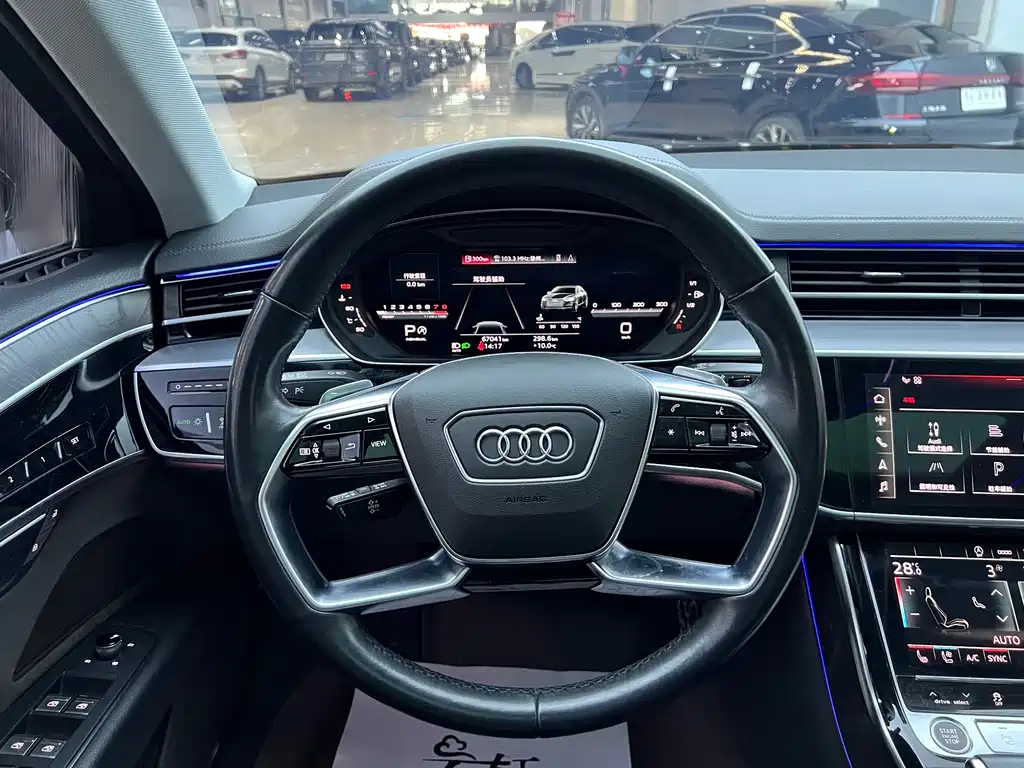 AUDI A8