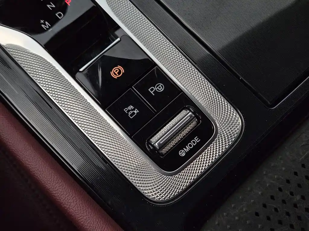 Hongqi Hongqi H5 — миниатюра 17