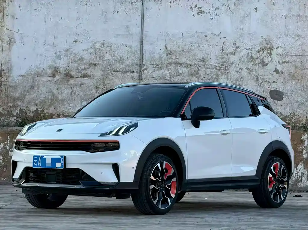 Lynk & Co 06