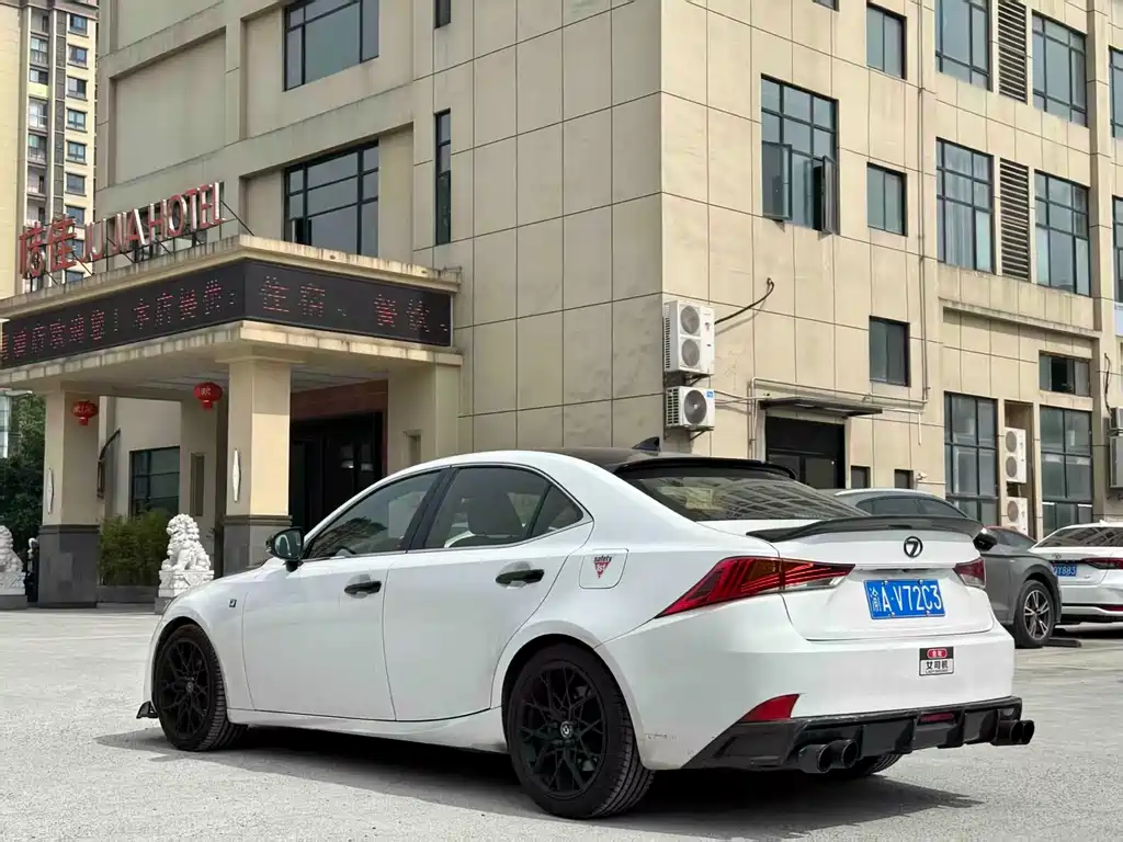 Lexus IS 2017 300 F SPORT