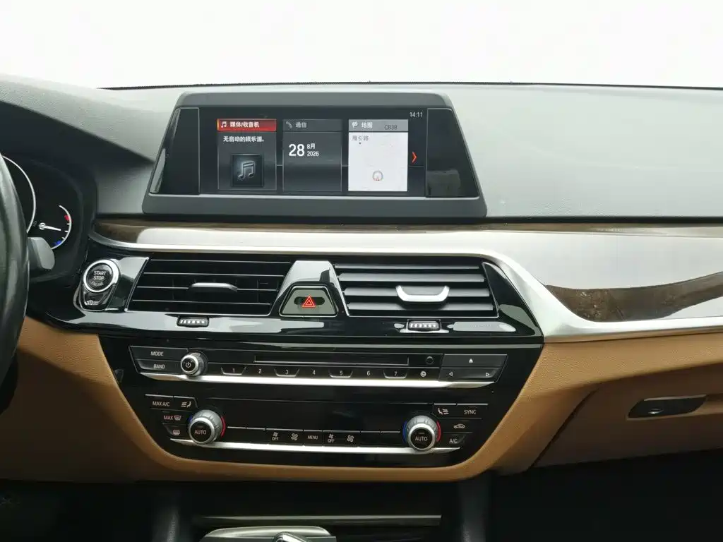 BMW 5 Series — миниатюра 12