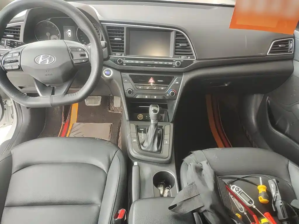Hyundai Elantra — миниатюра 10