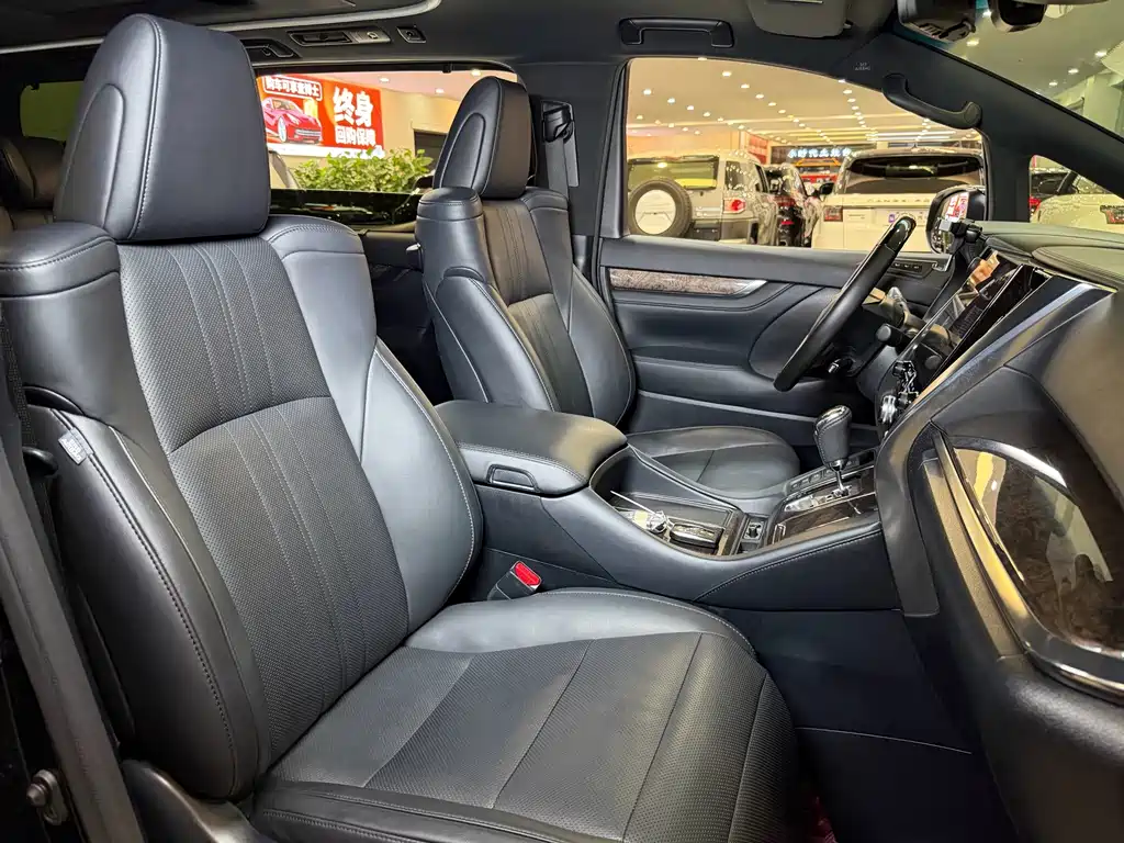 Toyota Vellfire — миниатюра 12