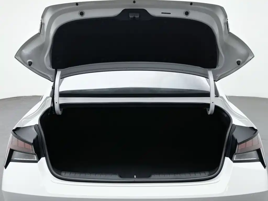 Hyundai Elantra — миниатюра 16