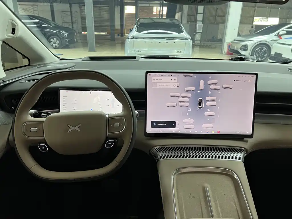XPeng X9 — миниатюра 12