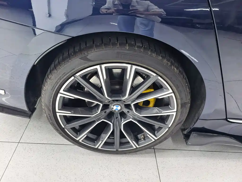 BMW 7 Series — миниатюра 11