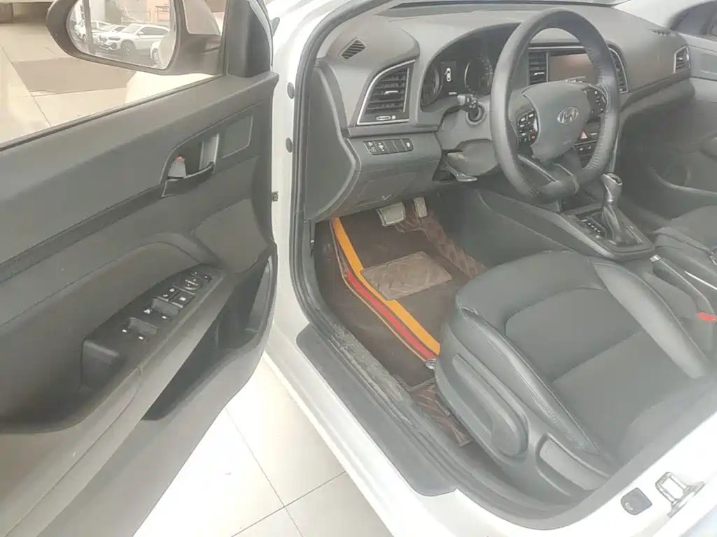 Hyundai Elantra — миниатюра 16