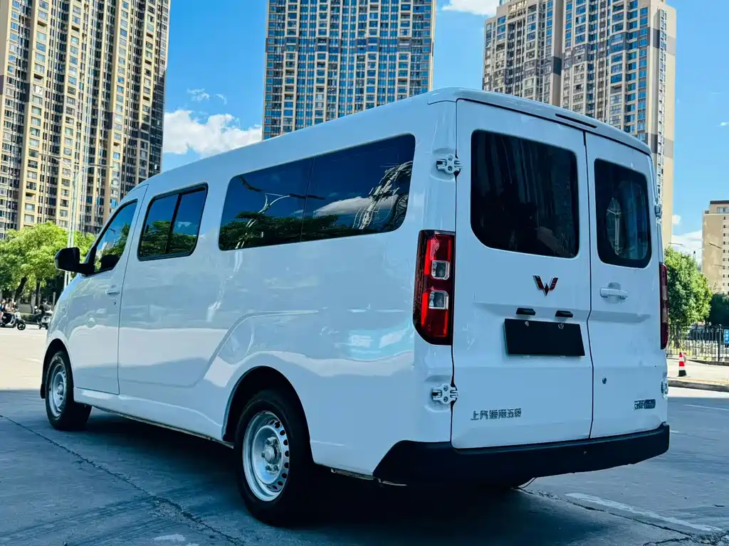 Wuling Yangguang — миниатюра 6