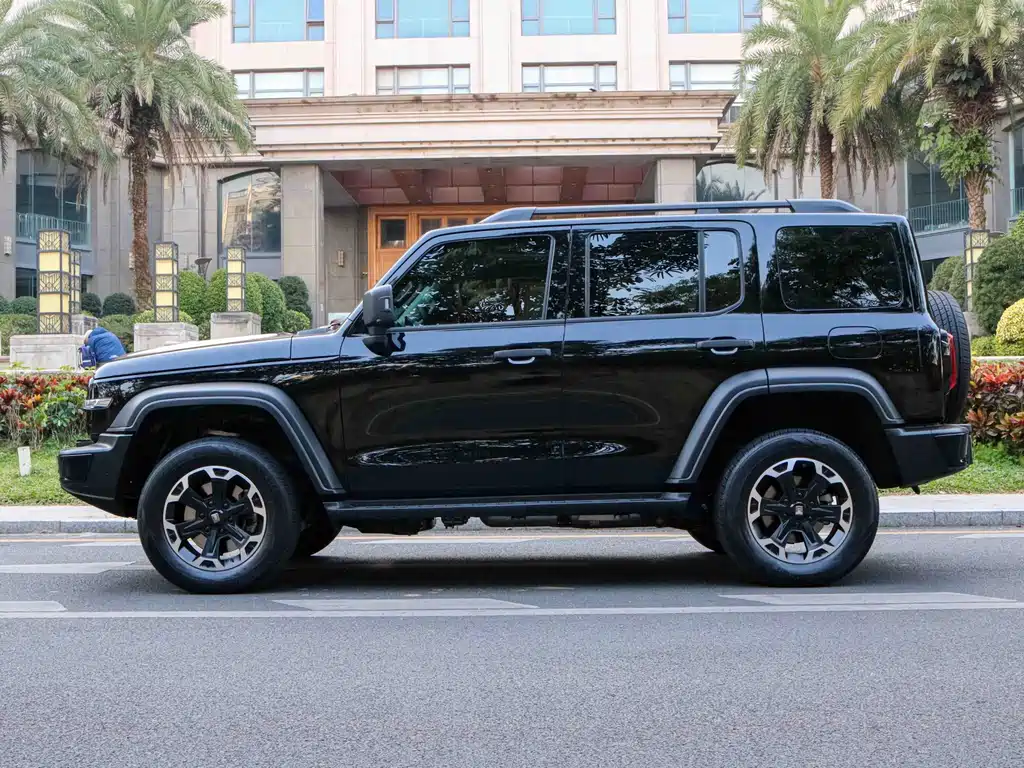 TANK TANK 300 NEW ENERGY