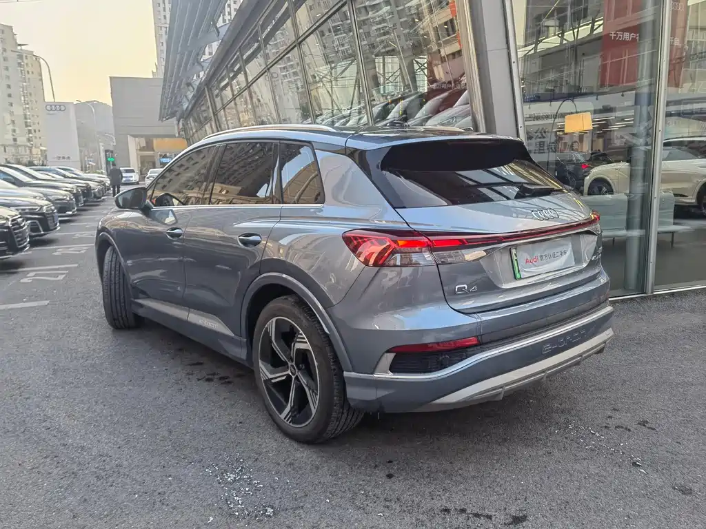 AUDI Q4 E TRON
