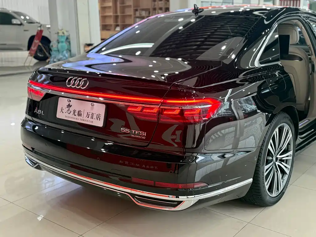 AUDI A8