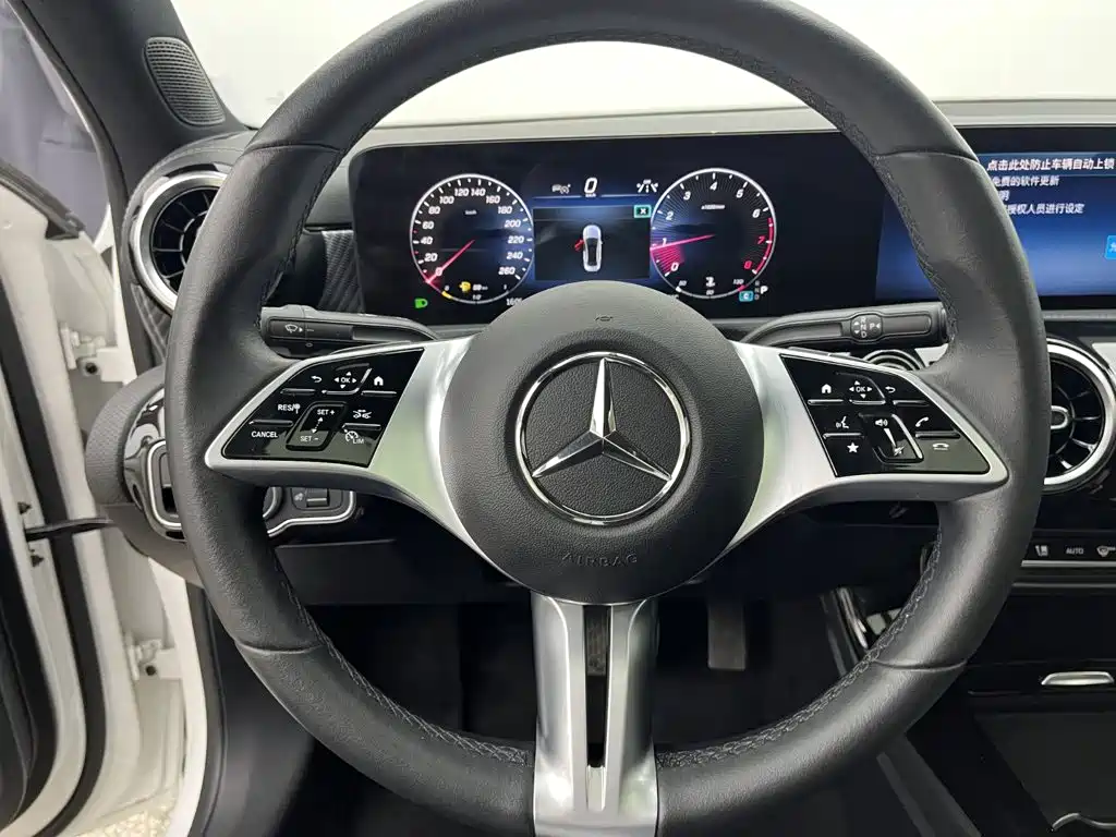 Mercedes-Benz A-Class — миниатюра 6
