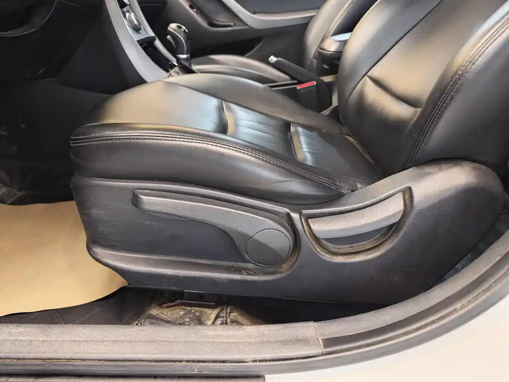 Hyundai Elantra 2016 1.6L AT Luxury