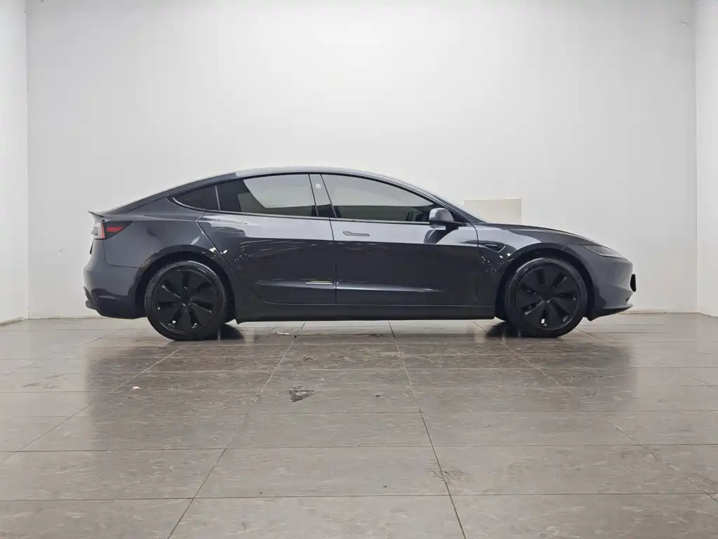 Tesla Model 3 — миниатюра 11