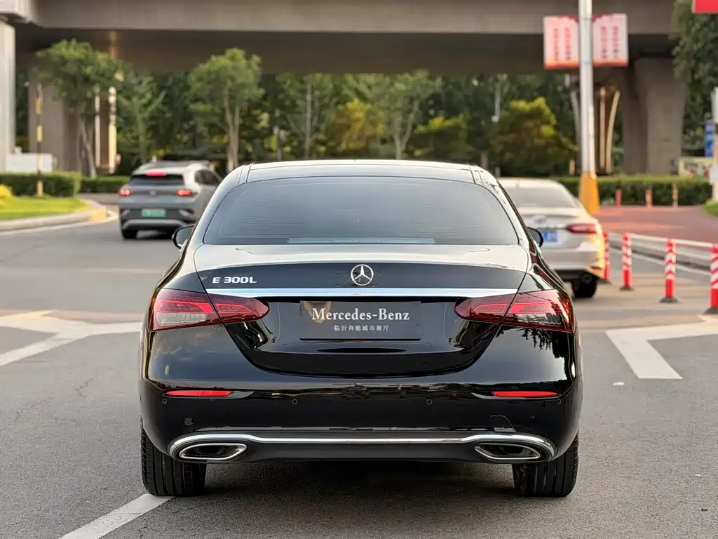 Mercedes-Benz E-Class — миниатюра 4