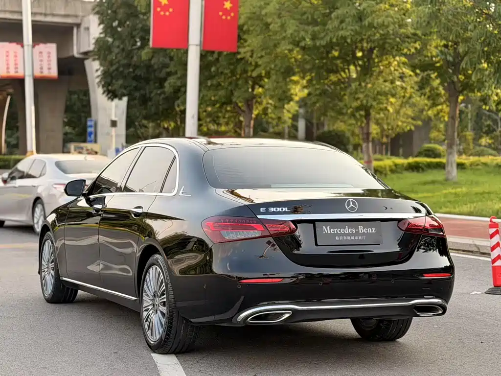 Mercedes-Benz E-Class — миниатюра 3