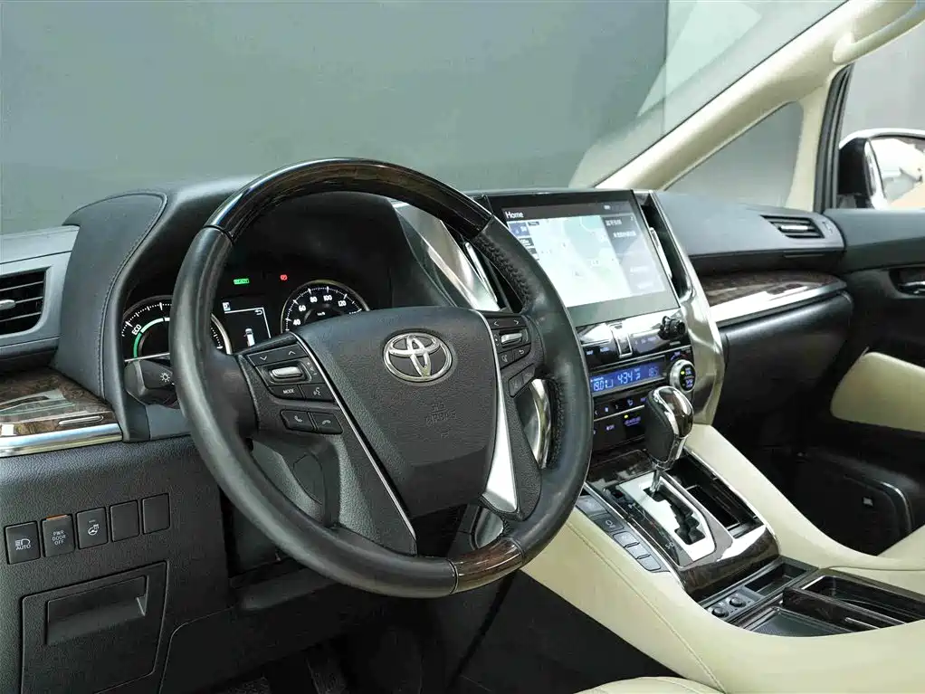 Toyota Alphard — миниатюра 7