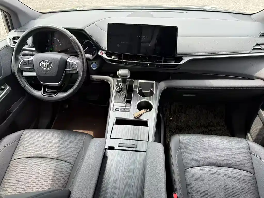 Toyota Sienna — миниатюра 7
