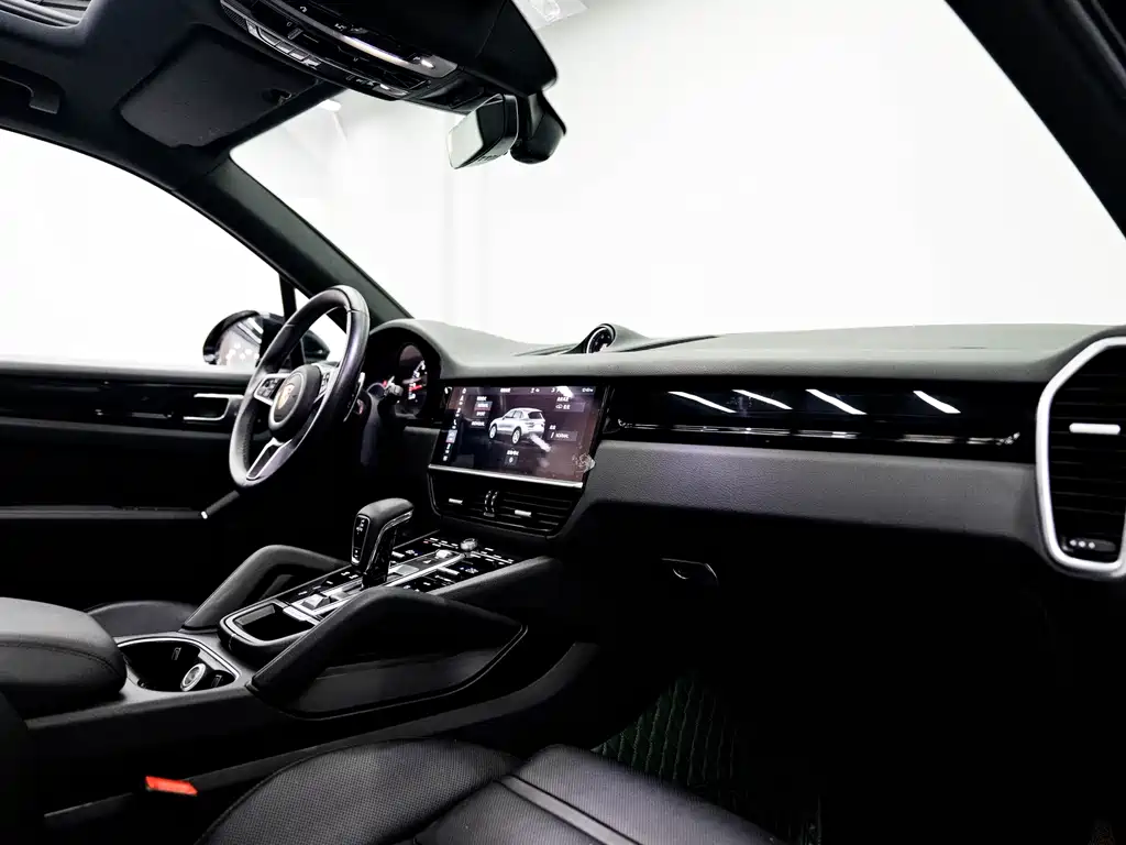 Porsche Cayenne — миниатюра 13