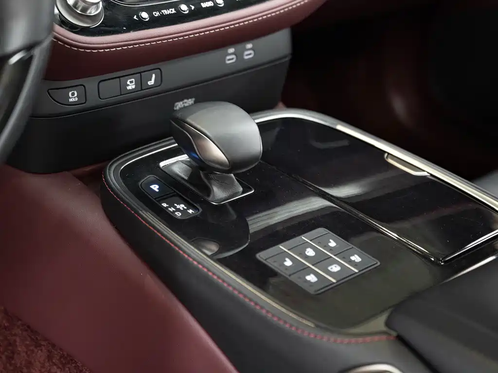Lexus LS — миниатюра 15