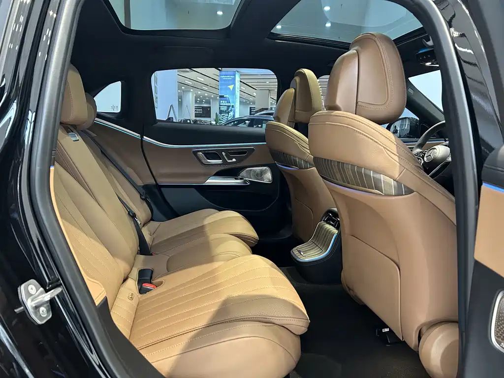 Mercedes-Benz E-Class — миниатюра 16