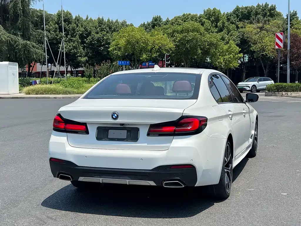BMW 5 Series New Energy — миниатюра 10
