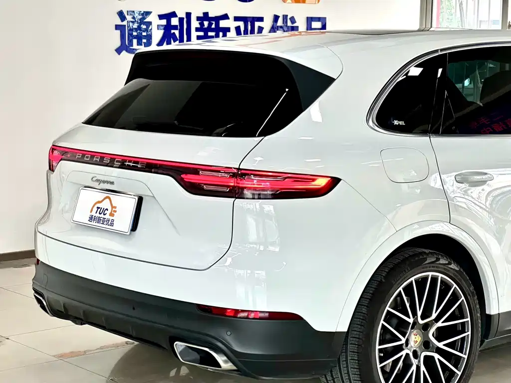 Porsche Cayenne — миниатюра 9