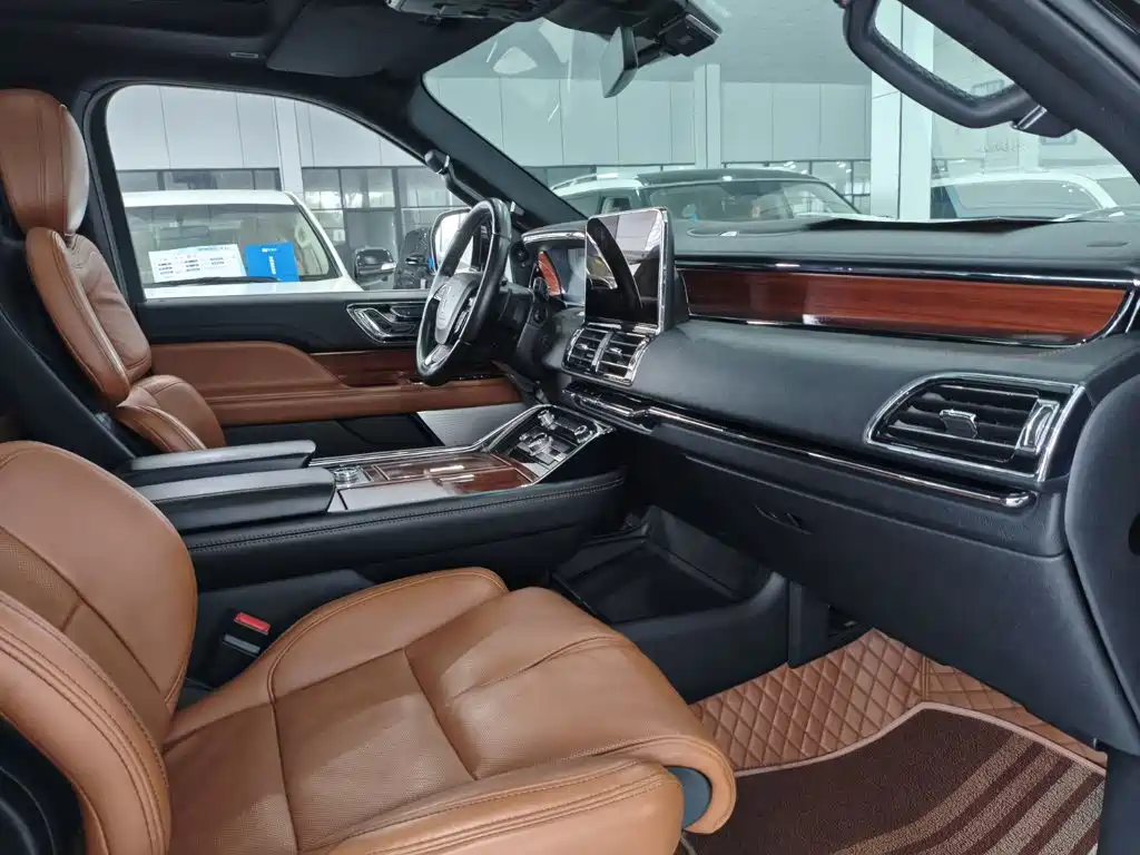 Lincoln Navigator — миниатюра 14