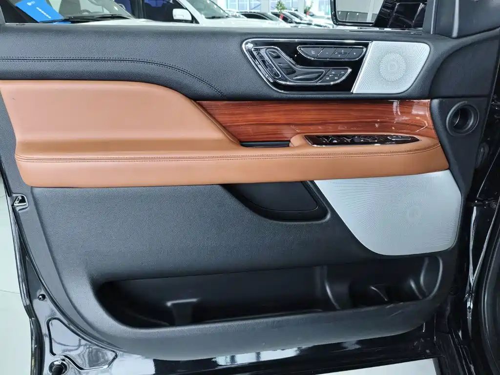 Lincoln Navigator — миниатюра 7