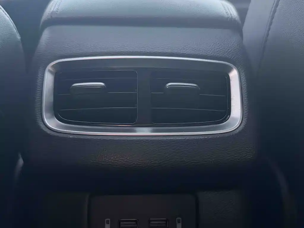 Hongqi Hongqi H5 — миниатюра 22