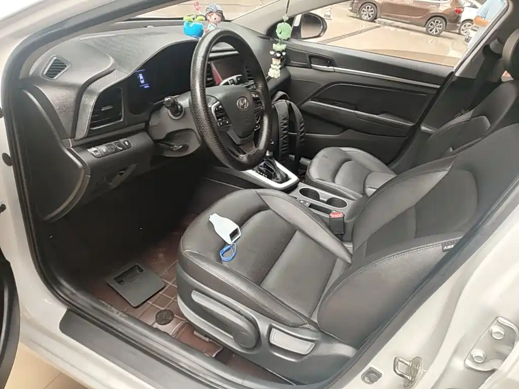 Hyundai Elantra — миниатюра 15