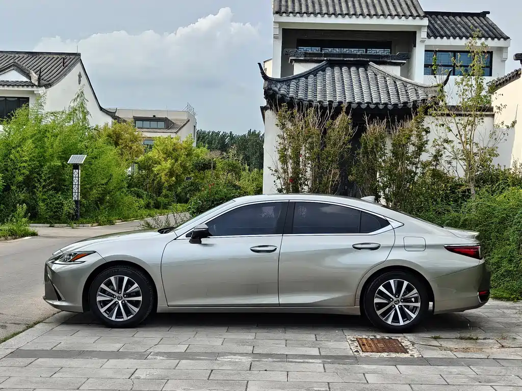 Lexus ES — миниатюра 4