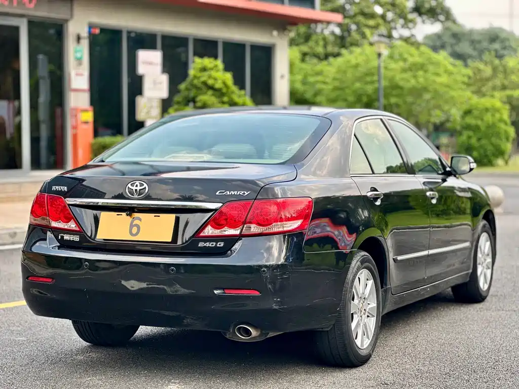 Toyota Camry — миниатюра 4