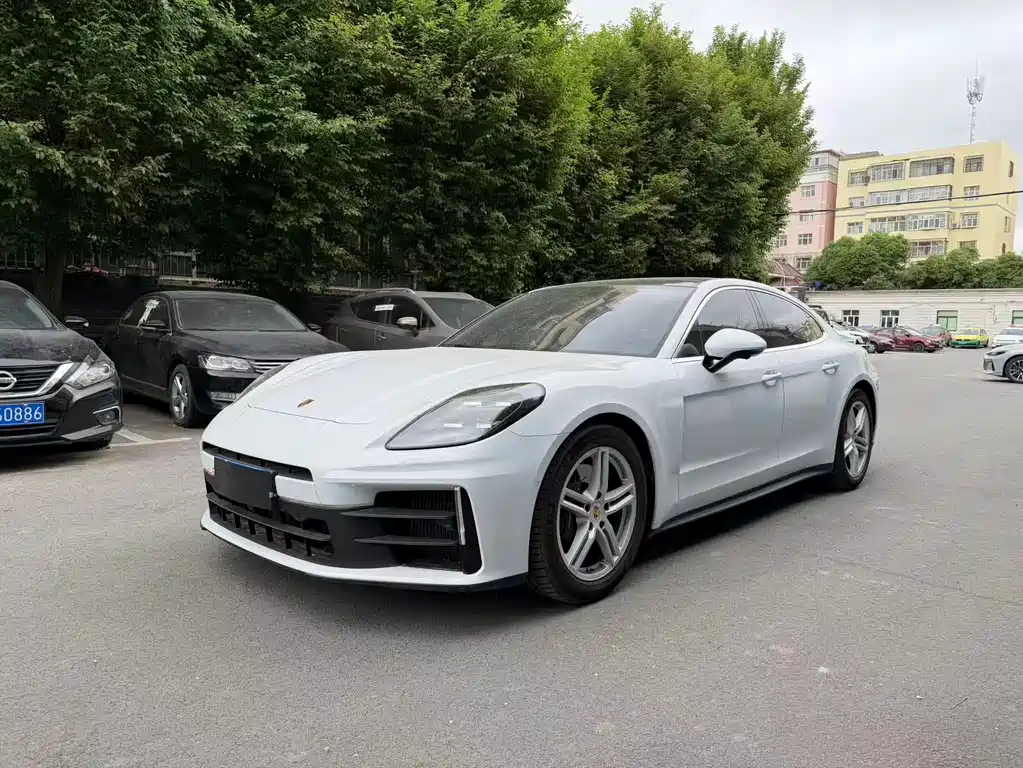 Porsche Panamera 2025